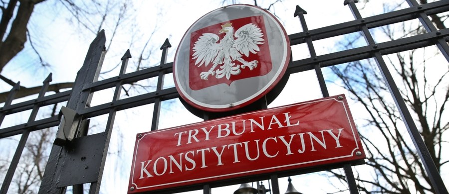 27 stycznia zaczną orzekać nowi sędziowie Trybunału Konstytucyjny wybrani przez Prawo i Sprawiedliwość. Tego dnia Piotr Pszczółkowski i Julia Przyłębska wezmą udział w rozprawie w sprawie podziału gmin na okręgi wyborcze. Jak ustalił Mariusz Piekarski, sędziowie już zaczęli pracę.