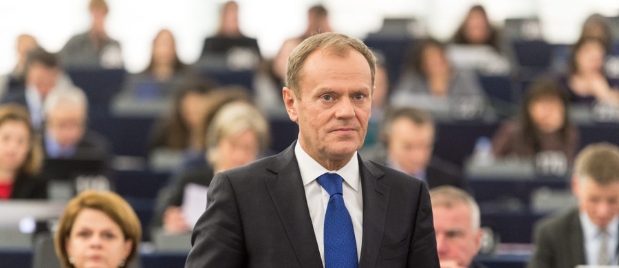 Przewodniczący Rady Europejskiej Donald Tusk ocenił, że wtorkowa debata w europarlamencie na temat sytuacji w Polsce to "smutne zdarzenie". "Przedstawiciele polskich władz muszą bronić racji, które są kwestionowane w Europie, na świecie i w Polsce" - podkreślił.