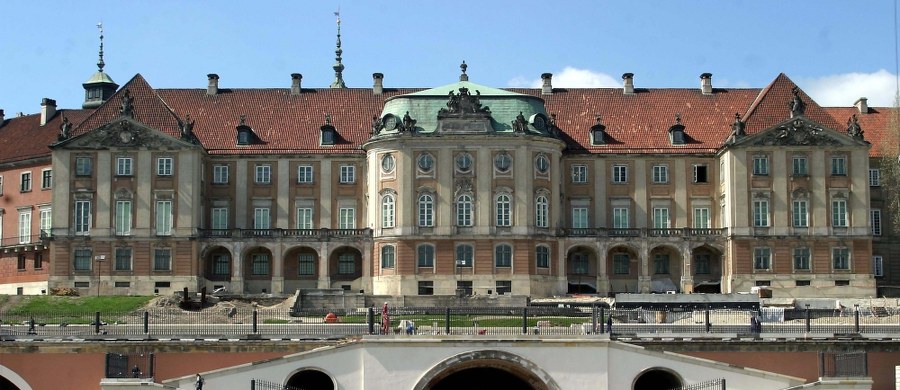 Kto będzie nowym dyrektorem Zamku Królewskiego w Warszawie? 1 stycznia dotychczasowy szef placówki, profesor Andrzej Rottermund, zakończył pracę w muzeum. Rada Powiernicza, zgodnie z ustawą, rekomendowała na to stanowisko byłą minister kultury prof. Małgorzatę Omilanowską. Minister kultury i dziedzictwa narodowego tę kandydaturę jednak odrzucił. "W żadnym stopniu nie można stwierdzić, że doszło do naruszenia prawa, czy to przez radę, czy ministra kultury prof. Piotra Glińskiego" - tłumaczy w RMF FM mecenas Wojciech Dziomdziora, który jest członkiem Rady Powierniczej Zamku.