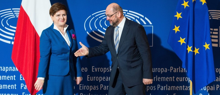 "Nie było niespodzianki. Odpowiedzi polskiej premier były takie, jakich się spodziewałem" - to pierwszy komentarz szefa europarlamentu Martina Schulza do wczorajszej debaty o sytuacji Polski. Inni unijni politycy zwracają uwagę, że teraz istotne będą rezultaty dialogu między Brukselą a Warszawą w ramach mechanizmu kontroli praworządności w naszym kraju. "Powinniśmy teraz dać szansę temu mechanizmowi" - stwierdził Mark Rutte, premier Holandii, która przewodniczy obecnie Unii Europejskiej.