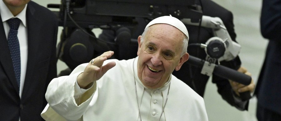 “Nie zapominajcie o biednych”- zaapelował papież Franciszek w przesłaniu do uczestników Światowego Forum Ekonomicznego w Davos. “Nie możemy nigdy pozwolić na to, by kultura dobrobytu nas znieczuliła i uczyniła nas niezdolnymi do współczucia wobec wołania innych z bólu” – podkreślił. 