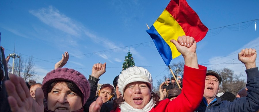 Masowe protesty przed parlamentem w stolicy Mołdawii, Kiszyniowie. Powodem jest zatwierdzenie Pavla Filipa na nowego szefa rządu. Grupa protestujących sforsowała policyjny kordon i wdarła się do budynku - twierdzą miejscowe media.
