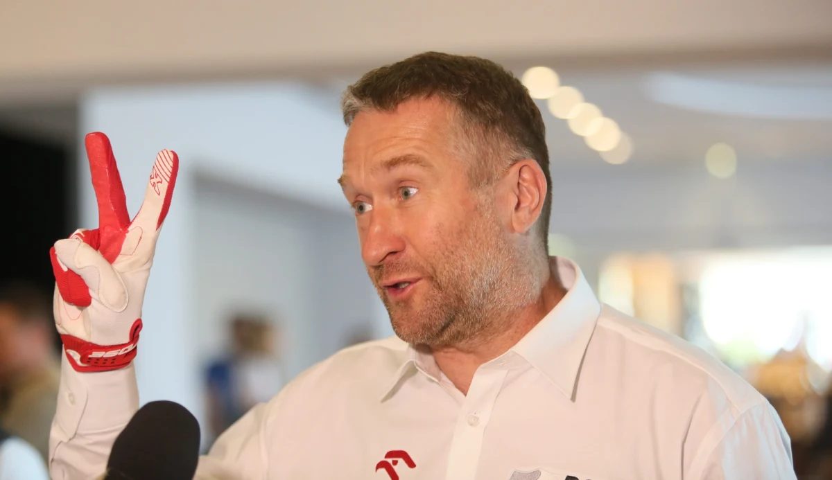 Choć Rajd Dakar skończył się kilka dni temu, Rafał Sonik nie zwalnia tempa. Już myśli o kolejnym rajdzie i chce złe doświadczenia przekuć w jak największy sukces w przyszłym roku. Na początku chce zbudować quada od podstaw i powiększyć swoją ekipie. Ubiegłoroczny triumfator imprezy mówi, że w tym roku wiele nauczył się o samym sobie, przyjrzał się dokładnie kulisom imprezy, doświadczył na własnej skórze ludzkiej bezinteresownej dobroci, a do jego jazdy idealnie pasowała piosenka zespołu Dire Straits.