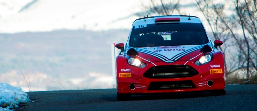 Robert Kubica (Ford Fiesta RS) zajmuje ósme miejsce po dwóch odcinkach specjalnych Rajdu Monte Carlo. Prowadzi Brytyjczyk Kris Meeke (Citroen DS3), który o 6,9 s wyprzedza aktualnego mistrza świata Francuza Sebastiena Ogiera (VW Polo). Polak traci do lidera 45,8.