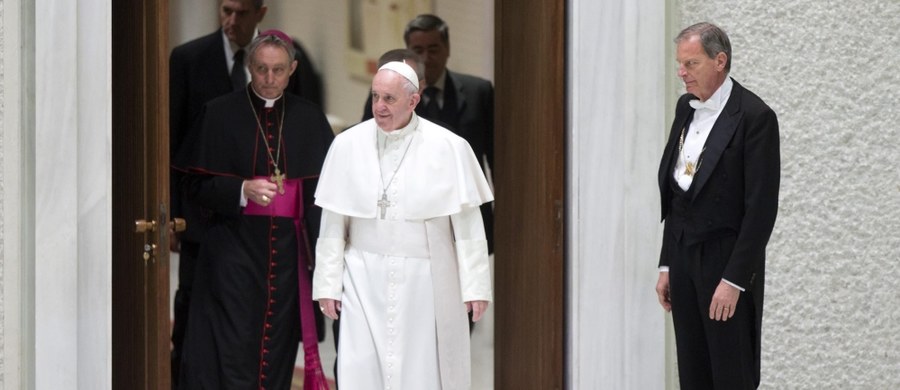 Papież Franciszek zaapelował o to, aby politycy i dyplomaci mówili językiem inspirowanym przez miłosierdzie. W orędziu na Dzień Środków Społecznego Przekazu wezwał rządzących, by unikali mowy nienawiści wobec osób, które myślą i postępują inaczej niż inni.