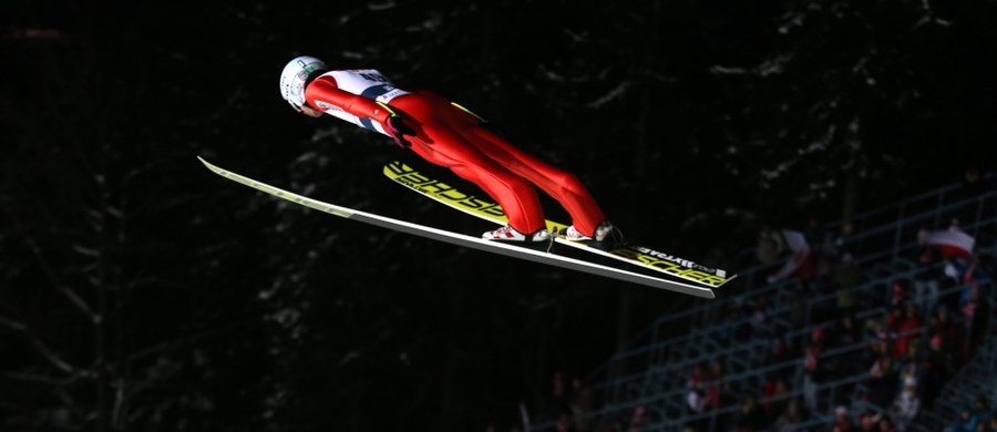 Polacy - z Kamilem Stochem, który odzyskał formę i wygrał kwalifikacje (134 m) do niedzielnych zawodów indywidualnych - zapowiadają ambitną walkę w dzisiejszym konkursie drużynowym Pucharu Świata w skokach narciarskich w Zakopanem.