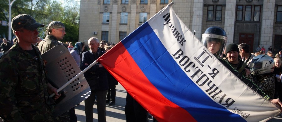 W opanowanym przez prorosyjskich separatystów Donbasie znajduje się ok. 8,5 tysiąca żołnierzy Federacji Rosyjskiej – oświadczył szef Centrum Antyterrorystycznego Służby Bezpieczeństwa Ukrainy (SBU) Witalij Malikow.
„Przyjeżdżają i wyjeżdżają na zasadzie rotacji” – powiedział w wywiadzie dla opiniotwórczego tygodnika „Dzerkało Tyżnia”.