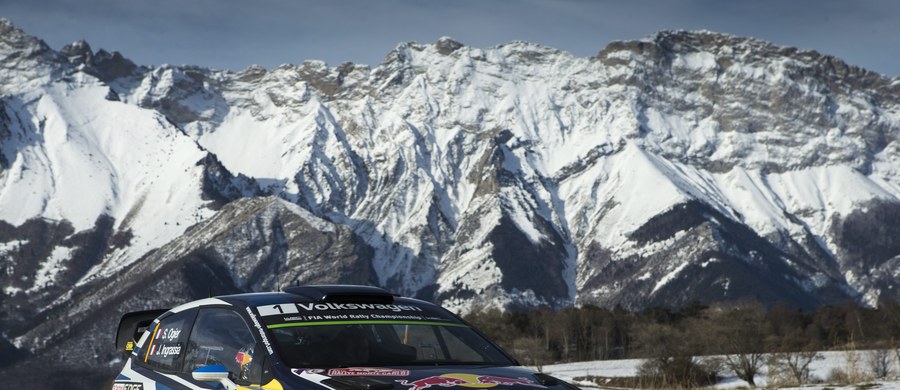 Obrońca tytułu mistrza świata Francuz Sebastien Ogier (VW Polo WRC) prowadzi po dwunastu odcinkach specjalnych Rajdu Monte Carlo. Wicemistrz świata Fin Jari-Matti Latvala (VW Polo WRC) wypadł z trasy i już nie jedzie.