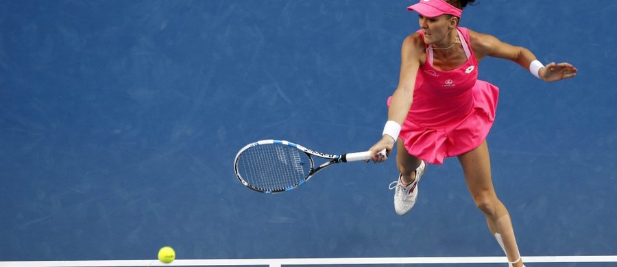 Rozstawiona z numerem czwartym Agnieszka Radwańska pokonała niemiecką tenisistkę Annę-Lenę Friedsam 6:7 (6-8), 6:1, 7:5 w 1/8 finału wielkoszlemowego turnieju Australian Open. Polka po raz szósty w karierze znalazła się w najlepszej "ósemce" imprezy w Melbourne.