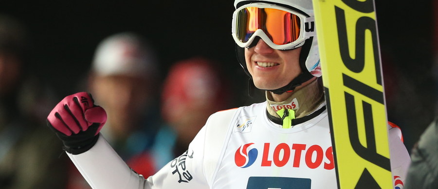 Austriak Stefan Kraft zwyciężył w konkursie indywidualnym Pucharu Świata w skokach narciarskich na Wielkiej Krokwi w Zakopanem. Z Polaków najlepiej zaprezentował się Kamil Stoch, który po dwóch seriach zajął ósme miejsce.  
