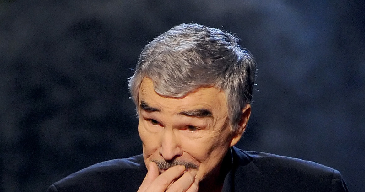 Na przełomie lat 70. i 80. Burt Reynolds był hollywoodzkim krezusem. Nietrafione inwestycje, życie ponad stan i seria nieudanych filmów sprawiły, że znalazł się na skraju bankructwa. By podreperować swój budżet, wyprzedaje majątek i pisze autobiografię.