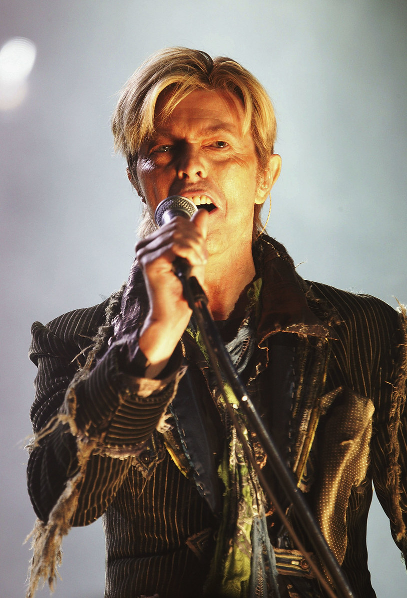 David Bowie zmarł 10 stycznia 2016 roku po długiej walce z nowotworem. Jak podaje amerykański "Newsweek", muzyk przygotował sporo materiału, który zostanie wydany pośmiertnie. 