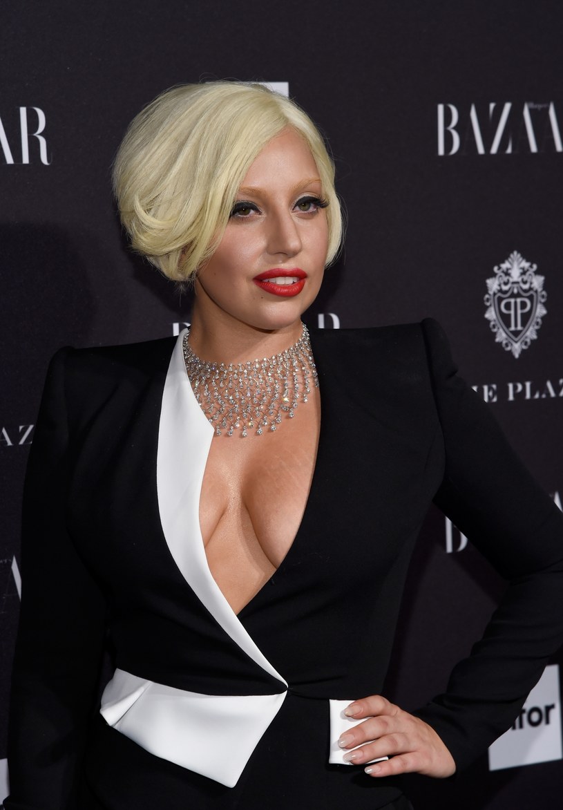 Lady Gaga ujawniła kolejny powód, dla którego zdecydowała się nagrać piosenkę do dokumentu "The Hunting Ground" opowiadającym o gwałtach na studentkach. Wokalista zdradziła, że przemoc seksualną zastosowano wobec jej zmarłej cioci.