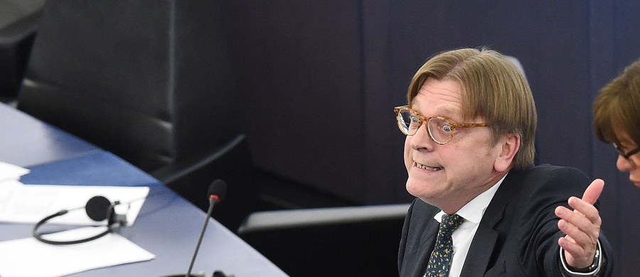 Guy Verhofstadt, szef europejskich liberałów, który najostrzej zaatakował podczas debaty w Parlamencie Europejskim premier Beatę Szydło, rozesłał do pozostałych grup politycznych projekt krótkiej rezolucji w sprawie Polski. Decyzja w sprawie ewentualnego przyjęcia jej ma zapaść w czwartek. 