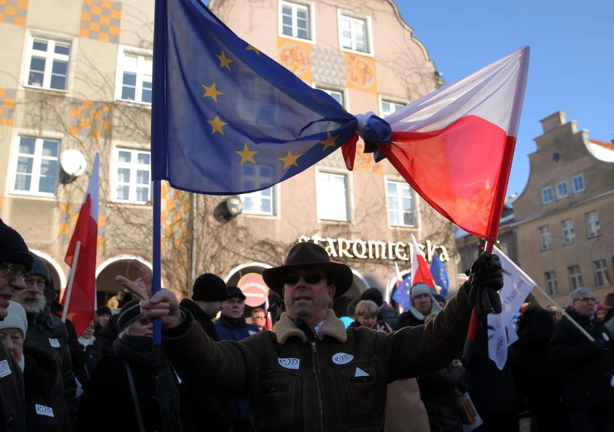 Tak, już wiem, co w czasach rządów PiS przeszkadza mi najbardziej. Ten nieustający stan wzmożenia, połączony z głośnym prewencyjnym wrzaskiem wszystkich tych, którzy nie mogą już tego łamania, nieprzestrzegania, lekceważenia, obrażania, niedotrzymywania i nieliczenia się znieść. Jeśli jeszcze ktoś nie widzi, że nasze "elity" serio uznają, że są w Polsce siły polityczne i popierający je wyborcy, którzy pod żadnym pozorem nie mogą rządzić, bo nie, ma szanse wreszcie to zauważyć. I wyciągnąć wnioski, zanim będzie za późno.
