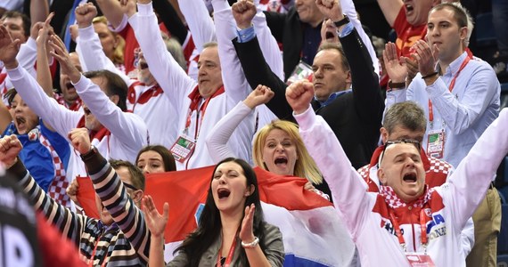 "Cud nad cudami. Rozgromiliśmy Polskę i jesteśmy w półfinale" - piszą chorwackie media po zwycięstwie nad Polską 37:23 w ostatnim meczu drugiej rundy grupowej mistrzostw Europy piłkarzy ręcznych. Chorwaci zagrają o medal, a Polaków na podium zabraknie.