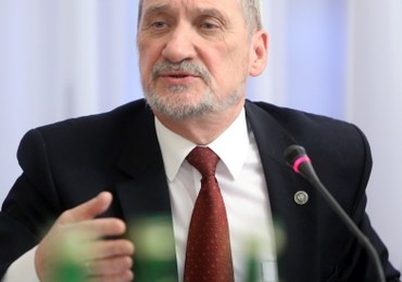 Sąd odmówił umorzenia procesu ws. organizacji lotu do Smoleńska. Macierewicz: To naturalna decyzja
