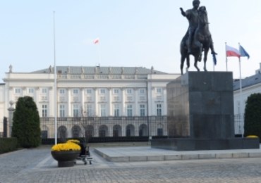 Zarzut dla kelnera z Pałacu Prezydenckiego. To on wstawił "Gęsiarkę" do lombardu