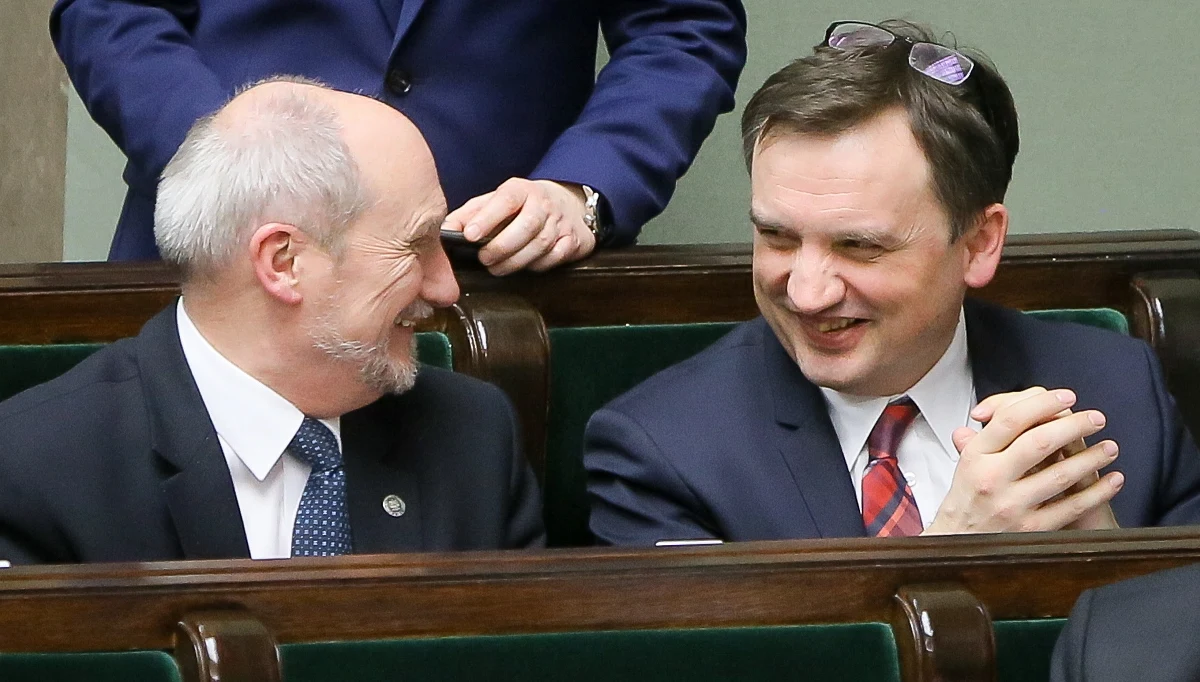 Połączenie funkcji ministra sprawiedliwości i szefa prokuratury przewidują ustawy reformujące prokuraturę, które Sejm przyjął w czwartek wieczorem. Trafią one teraz do Senatu, który w piątek rozpocznie nad nimi prace.