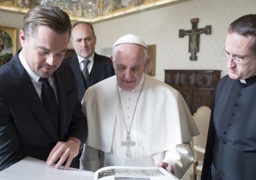 Album i czek na cele dobroczynne. Leonardo DiCaprio na audiencji w Watykanie