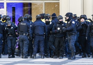 Policjant zastrzelił nastolatka. Teraz pozywa jego rodzinę, bo "przeszedł traumę"