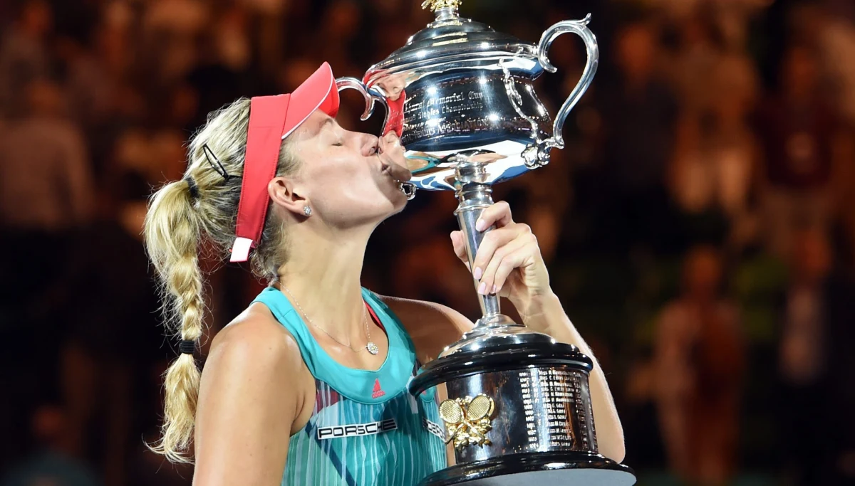 Rozstawiona z numerem siódmym Niemka polskiego pochodzenia Angelique Kerber zaskoczyła świat tenisa. W finale wielkoszlemowego Australian Open pokonała ubiegłoroczną triumfatorkę Serenę Williams 6:4, 3:6, 6:4. To pierwszy wielkoszlemowy tytuł w karierze Kerber. 
