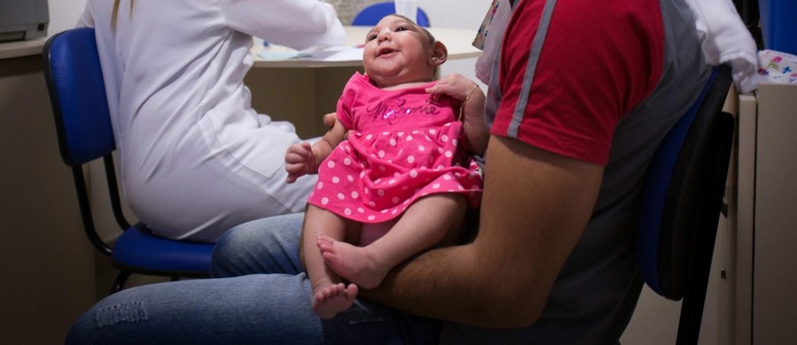 Około 2 tys. ciężarnych kobiet w Kolumbii jest zarażonych wirusem Zika, który według ekspertów może wywoływać małogłowie u niemowląt. Obecnie wszystkich zarażonych w tym kraju jest ponad 20 tys. osób. Tydzień wcześniej instytut podawał, że wirus zaatakował ok. 16,5 tys., w tym 890 ciężarnych kobiet.