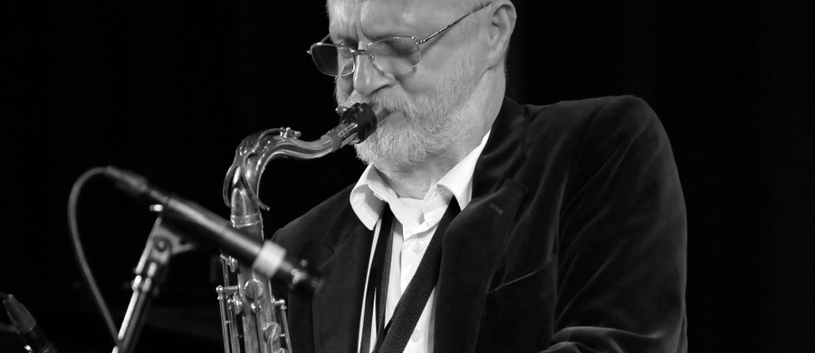 Nie żyje Janusz Muniak - saksofonista i jedna z najbarwniejszych postaci polskiego jazzu. Znakomity lider zespołów, doświadczony muzyk mający świetny kontakt z młodymi jazzmanami, w 2015 r. uhonorowany Złotym Fryderykiem za całokształt działalności, zmarł dziś w szpitalu w Krakowie. 