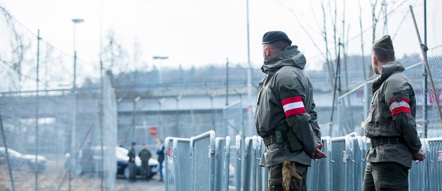 Austriacki minister obrony Hans Peter Doskozil wydał zgodę na użycie dużych wojskowych samolotów transportowych typu Hercules do repatriacji imigrantów, którym odmówiono azylu politycznego w Austrii. Do końca 2019 roku ma to być 50 000 osób.