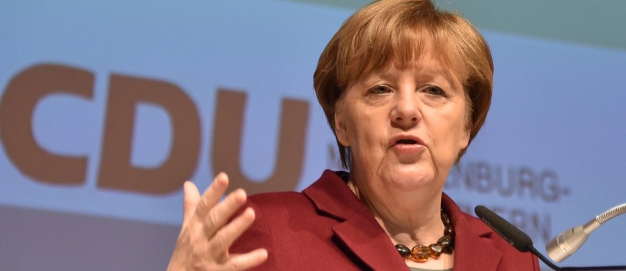 "Frankfurter Allgemeine Zeitung" uważa, że koalicja rządowa w Niemczech ostrożnie wycofuje się z dotychczasowej polityki wobec imigrantów. Dowodem na to jest niedawna wypowiedź kanclerz Angeli Merkel, w której wezwała Syryjczyków do powrotu po wojnie do domu.