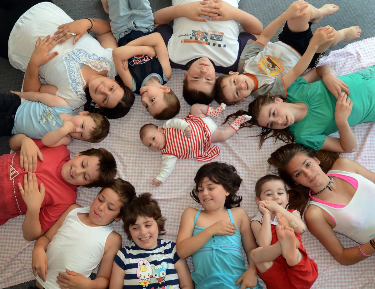 Projekt ustawy wprowadzający program 500 plus ma charakter demograficzny; przy dobrej współpracy z samorządami uda nam się go sprawnie uruchomić, zgodnie z harmonogramem, na początku kwietnia - twierdzi szefowa MRPiPS Elżbieta Rafalska."Jest to projekt odważny, śmiały, solidarnościowy z polskimi rodzinami i demograficzny" - podkreśliła. "Mam głębokie przekonanie, że przy dobrej współpracy z samorządami uda nam się sprawnie uruchomić program 500 plus i że stanie się to na początku kwietnia zgodnie z harmonogramem" - dodała minister Rafalska. 