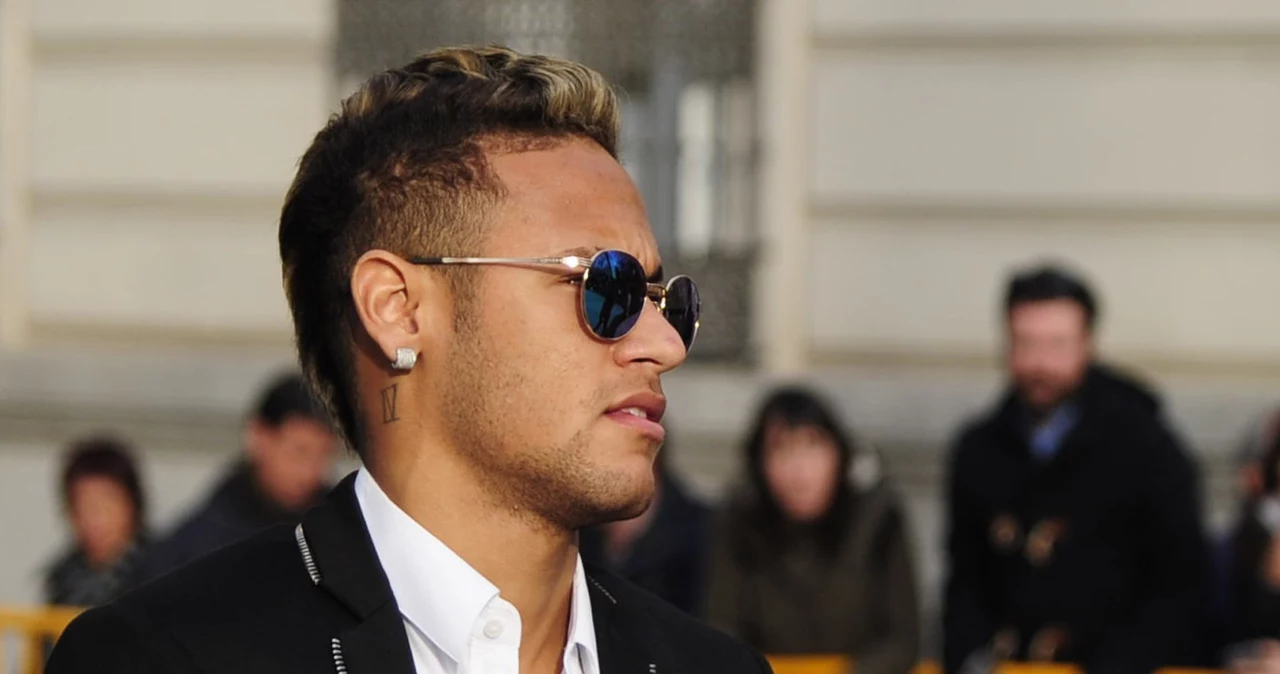 Neymar w drodze do sądu w Madrycie