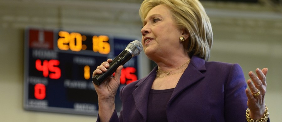 Była szefowa dyplomacji USA Hillary Clinton zdobyła nieznacznie więcej głosów od swego rywala Berniego Sandersa w poniedziałkowych prezydenckich prawyborach w stanie Iowa. Ale dużo trudniej będzie jej wygrać z senatorem z Vermont za tydzień w New Hampshire.