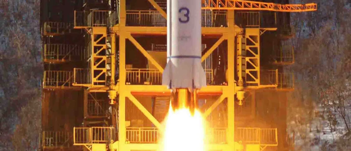 Premier Japonii Shinzo Abe zwrócił się do władz Korei Płn. o odstąpienie od planów wystrzelenia satelity. Taki krok - jak podkreślił - stałby w sprzeczności z rezolucją Rady Bezpieczeństwa ONZ, która zakazuje prób nuklearnych i balistycznych w Korei Płn.