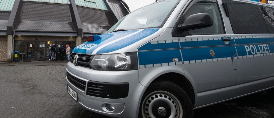 Niemiecka policja wyjaśnia przyczyny wypadku na torach pod Stuttgartem, w którym zginęło dwóch młodych Polaków. Dwaj 26-latkowie spod Częstochowy zginęli pod kołami pociągu. Informację dostaliśmy na Gorącą Linię RMF FM. 