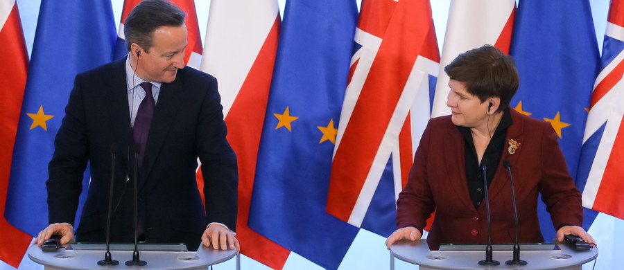 Wielka Brytania jest dla Polski strategicznym partnerem i chcemy, by pozostała ona członkiem Unii Europejskiej - powiedziała premier Beata Szydło na konferencji przed spotkaniem z premierem Wielkiej Brytanii Davidem Cameronem. Jak dodała szefowa rządu, Polska chce wspierać większość brytyjskich propozycji, ale będzie negocjować kwestie dot. spraw socjalnych. Z kolei premier Wielkiej Brytanii stwierdził, że jego kraj "chce widzieć pełne strategiczne partnerstwo między Wielką Brytanią a Polską, bo mamy wspólne interesy i ideały".