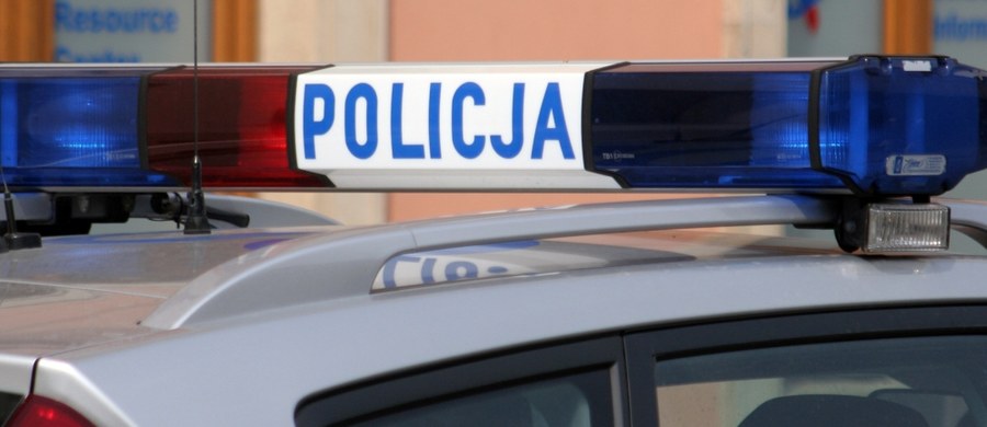 Policja zatrzymała 31-latka, który jest podejrzewany dokonanie zabójstwa w małopolskich Niepołomicach. Mężczyzna miał w nocy z piątku na sobotę podczas libacji alkoholowej udusić swojego 46-letniego wujka.