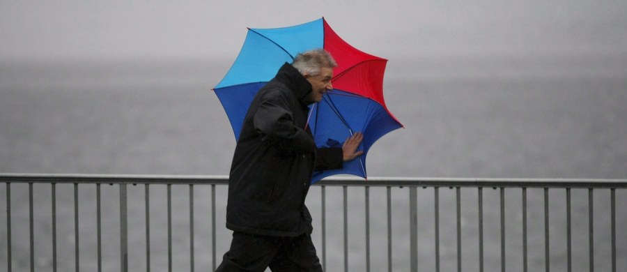 Jak informuje IMGW, Polska znajduje się na skraju niżu z rejonu północnej Szkocji. Wieczorem na zachodzie kraju zaznaczy się obecność płytkiej zatoki niżowej z chłodnym frontem atmosferycznym. Z południa napływa ciepłe powietrze polarnomorskie.