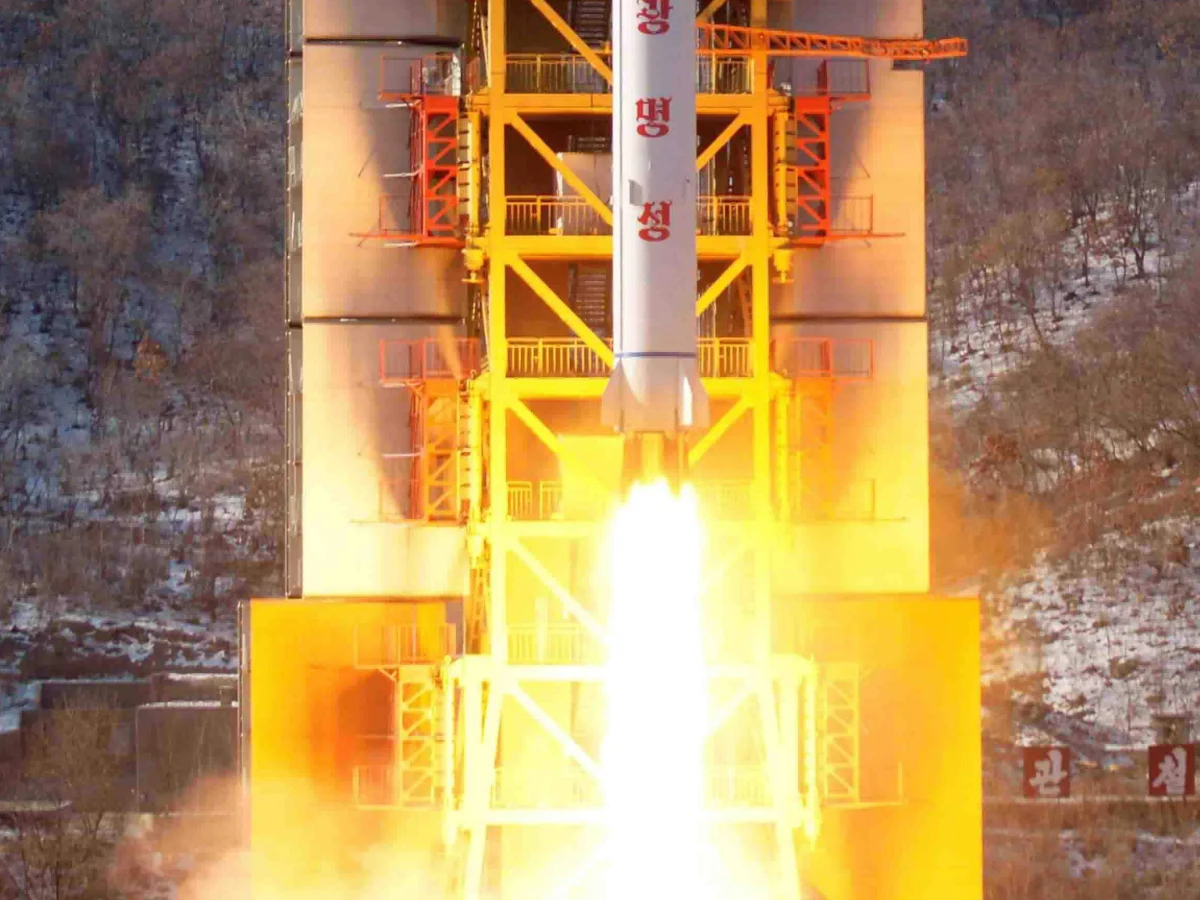 Sekretarz generalny NATO Jens Stoltenberg potępił wystrzelenie przez Koreę Północną rakiety dalekiego zasięgu. Nazwał to bezpośrednim pogwałceniem pięciu rezolucji Rady Bezpieczeństwa ONZ.