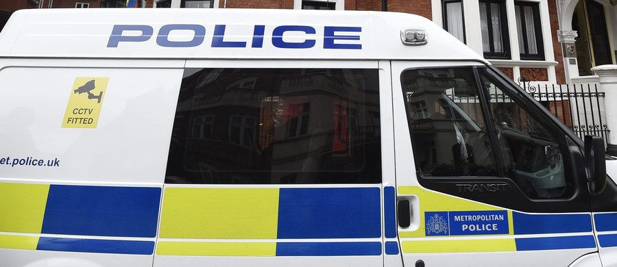 Zamaskowani sprawcy zaatakowali na ulicy brytyjskiego miasta Bolton 39-letniego Sebastiana Ż. Mężczyzna zmarł od zadanych mu wielu ran. Świadkiem ataku była towarzysząca mu przyjaciółka. Policja zatrzymała 29-letniego mężczyznę, którego podejrzewa o udział w zabójstwie.