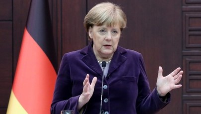Merkel krytykuje działania Rosji. "Jesteśmy oburzeni cierpieniami powodowanymi przez naloty bombowe"