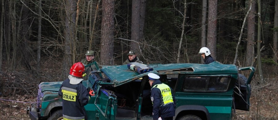 Wypadek w miejscowości Sokołda w województwie podlaskim. Auto straży granicznej wpadło w poślizg i dachowało. Rannych zostało 9 osób.