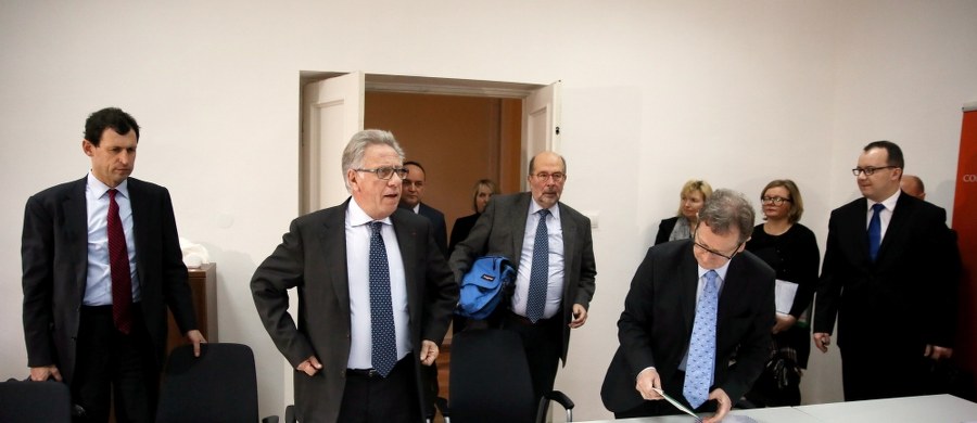 Dziś rano w Warszawie rozpoczęło się spotkanie przedstawicieli Komisji Weneckiej z rzecznikiem praw obywatelskich Adamem Bodnarem. Wizyta Komisji w Polsce wiąże się ze zmianami składu Trybunału Konstytucyjnego i ustawy o TK.