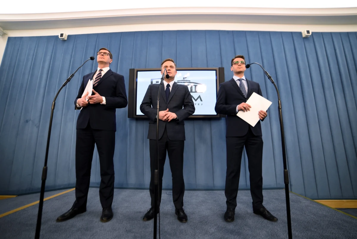 Mariusz Antoni Kamiński stanął na czele holdingu, który ma w Polskiej Grupie Zbrojeniowej znaczące udziały - informuje wtorkowa "Rzeczpospolita". Były polityk jest jednym z trzech bohaterów tzw. afery madryckiej. W listopadzie 2014 r. został wykluczony z PiS. 