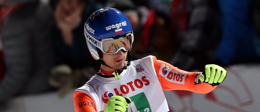 ​Kamil Stoch zajął drugie, a Dawid Kubacki - trzecie miejsce w kwalifikacjach do dzisiejszego konkursu Pucharu Świata w skokach narciarskich w norweskim Trondheim. Do zawodów awansowało wszystkich sześciu reprezentantów Polski.