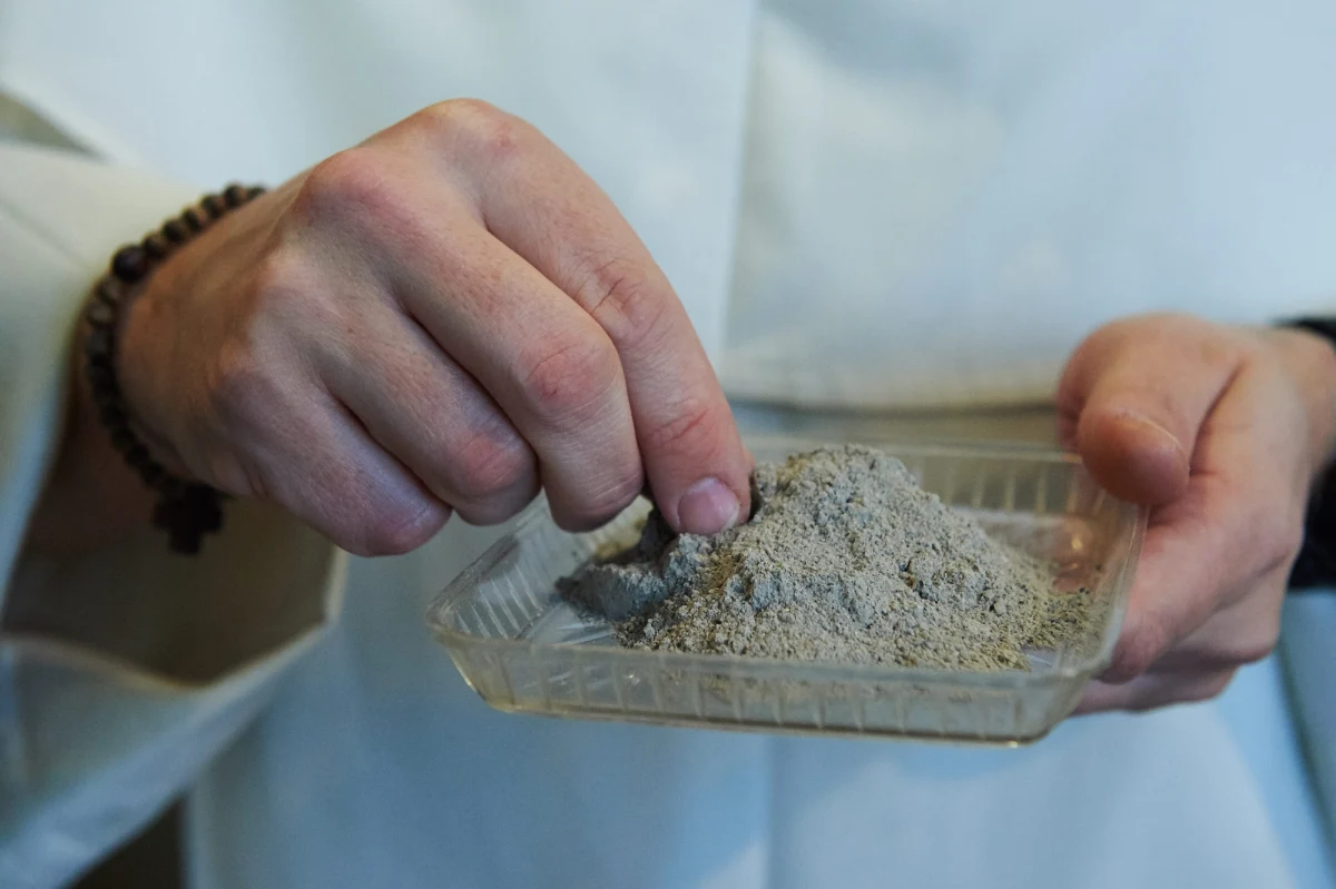 Przypadająca dziś Środa Popielcowa rozpoczyna w Kościele katolickim trwający 40 dni okres Wielkiego Postu. Dla wiernych jest on wezwaniem do pokuty i przemiany życia, tj. wewnętrznego nawrócenia.