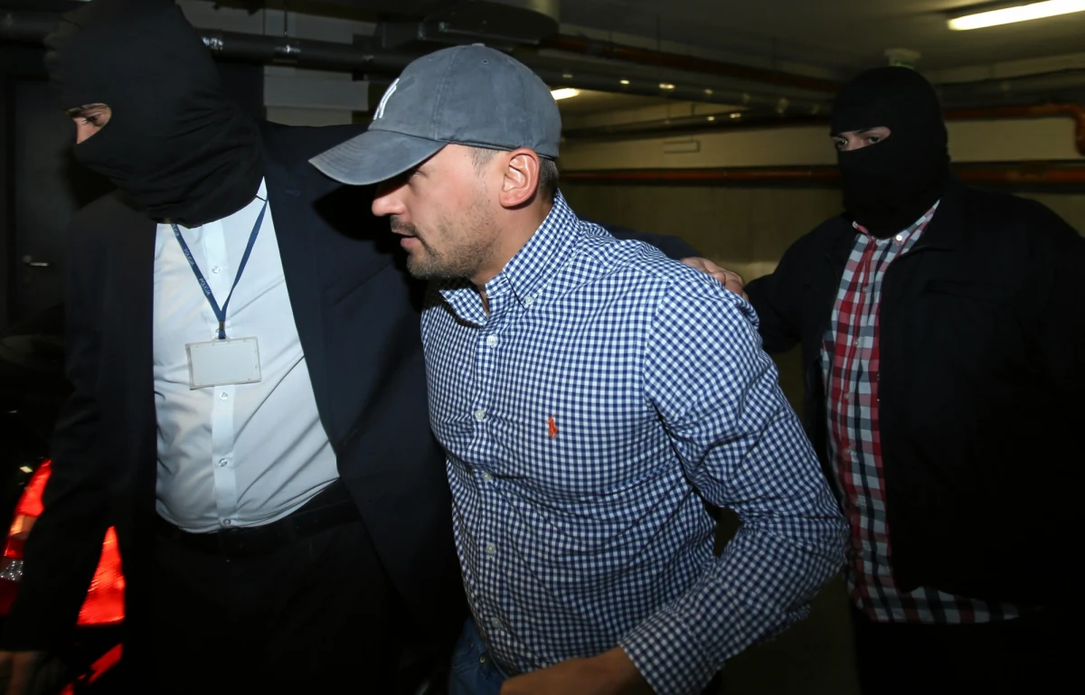 Krakowska prokuratura czeka na realizację wniosków o pomoc prawną z Cypru i z Seszeli. Dlatego śledczy chcą przedłużenia aresztu dla Marcina Dubienieckiego i pięciu innych osób podejrzanych w sprawie wyłudzeń ponad 13 milionów złotych z PFRON-u - dowiedzieli się reporterzy RMF FM. Według naszych ustaleń, prokuratorzy podejrzewają, że Dubieniecki wraz  ze wspólnikami przez konta i spółki na Cyprze i Seszelach przepuszczał pieniądze wyłudzone z funduszu. 