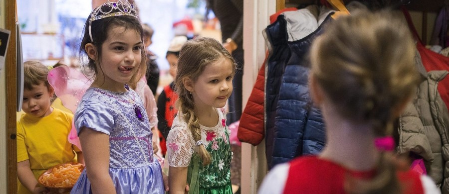 Sejm ma dziś przeprowadzić głosowania m.in. nad projektem wprowadzającym program "Rodzina 500 plus" oraz nad wnioskami klubów Nowoczesna i PSL o odrzucenie w pierwszym czytaniu przygotowanego przez klub Kukiz'15 projektu zmian w konstytucji dotyczącego Trybunału Konstytucyjnego.