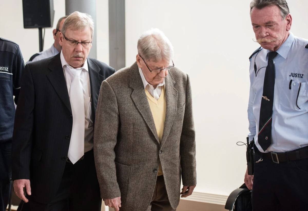 Przed sądem w Detmold w zachodnich Niemczech rozpoczął się proces byłego strażnika w niemieckim obozie koncentracyjnym i zagłady Auschwitz-Birkenau. 94-letni były esesman oskarżony jest o pomocnictwo w zamordowaniu co najmniej 170 tys. osób.
