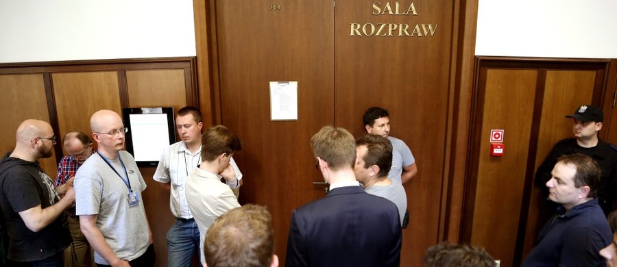 Sąd Okręgowy w Gdańsku wydaje dla publiczności karty wstępu na proces w sprawie Amber Gold. Można je już odbierać. O obecności na rozprawie zdecyduje kolejność zgłoszeń. 